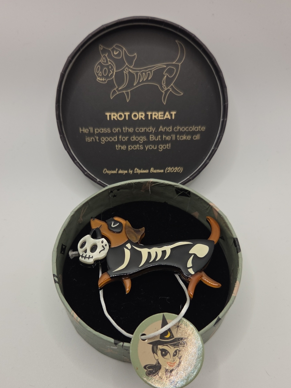 Erstwilder Trot or Treat Brooch